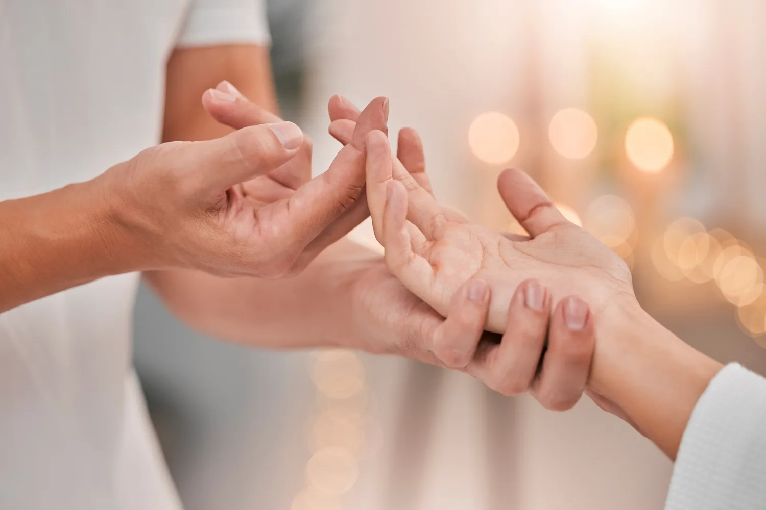 Anette Wolf - Heilpraxis - Gesundheit, Hand- und Reiki-Massage durch eine Wellness-Therapeutin, Beratung oder Unterstützung für Paare. Entspannung, Wellness und Physiotherapie – Ruhe durch die Berührung der Hände, verbunden mit Zen und gesunder Physiotherapie mit viel Fürsorge